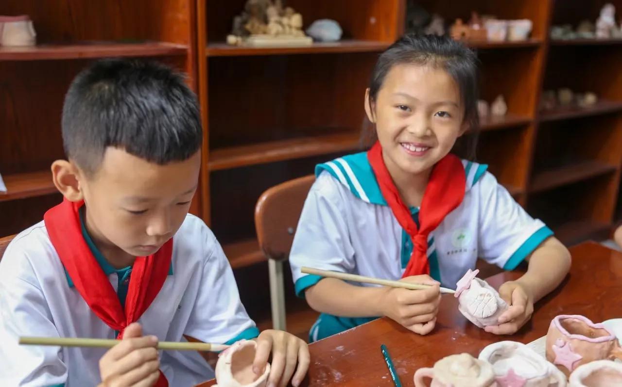 夏县新建路小学:开设非遗课程 传承传统文化_陶艺_师生_裴国峰