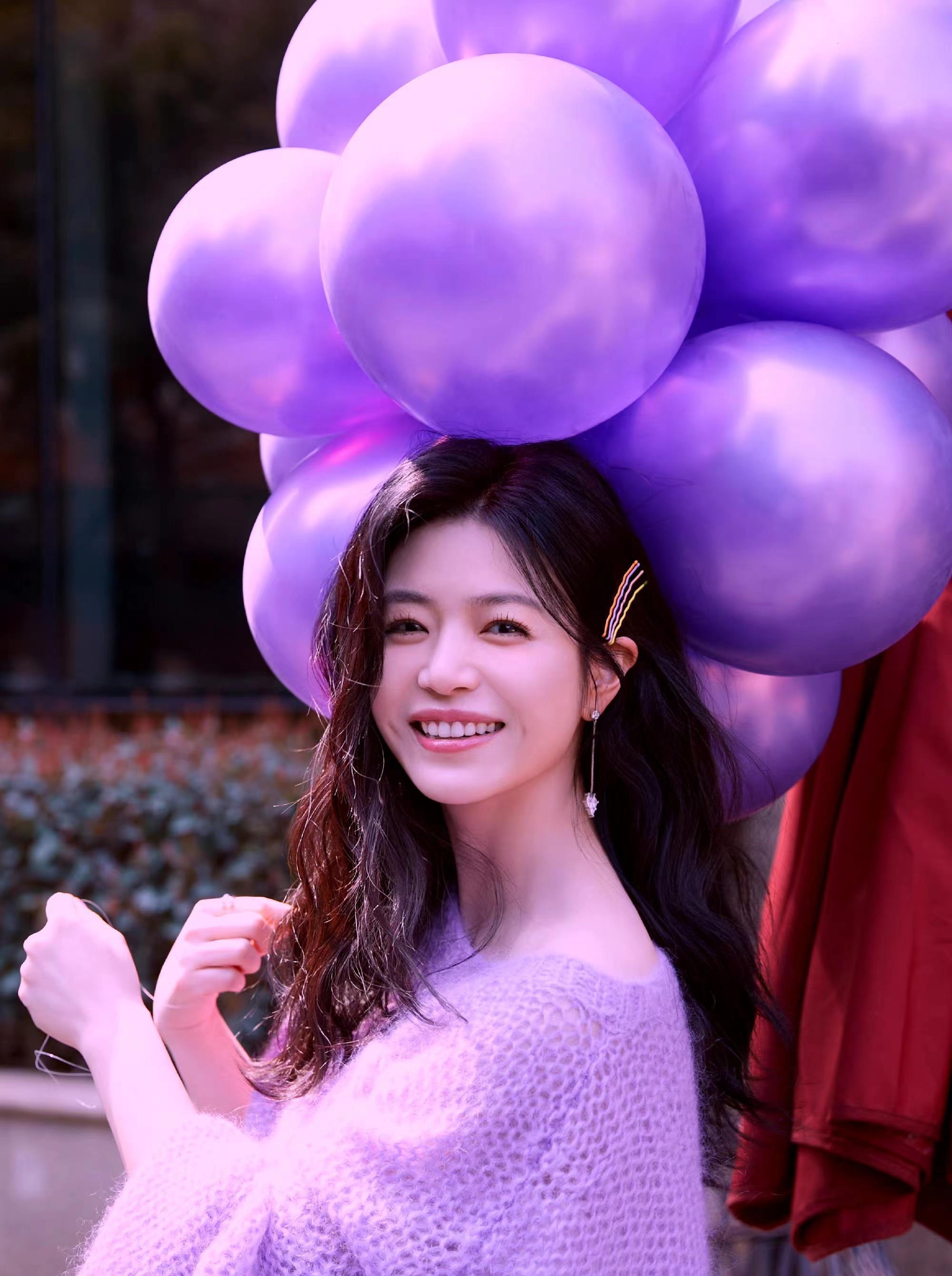 陈妍希走秀新造型,香芋紫卫衣搭配黑裙,清新又减龄!_效果_显得_身材