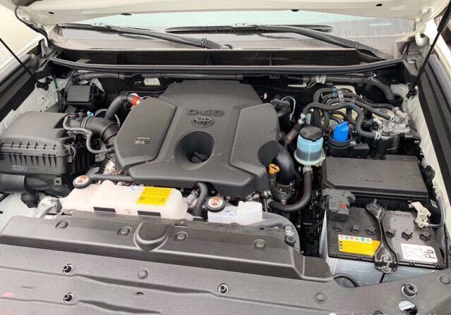 丰田"霸道"2800丐中丐版到港,铁质轮毂太霸气,内饰被国产车秒杀!