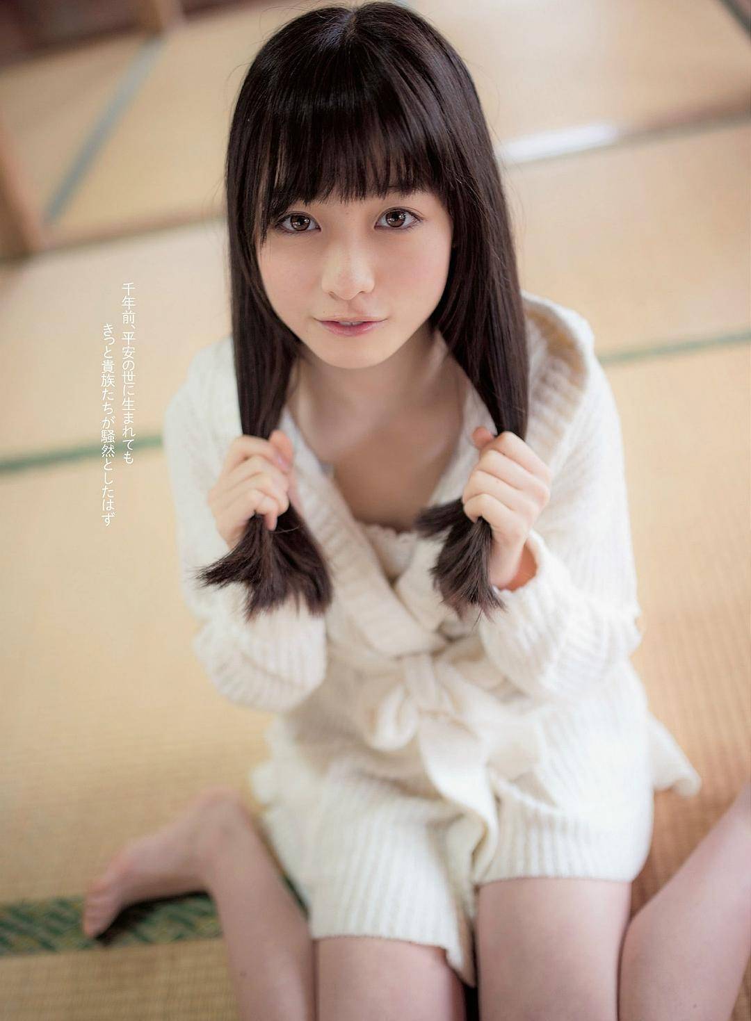 桥本环奈越长越清纯,穿粉色吊带,这"表情包"女孩原来这么可爱_绅士_背