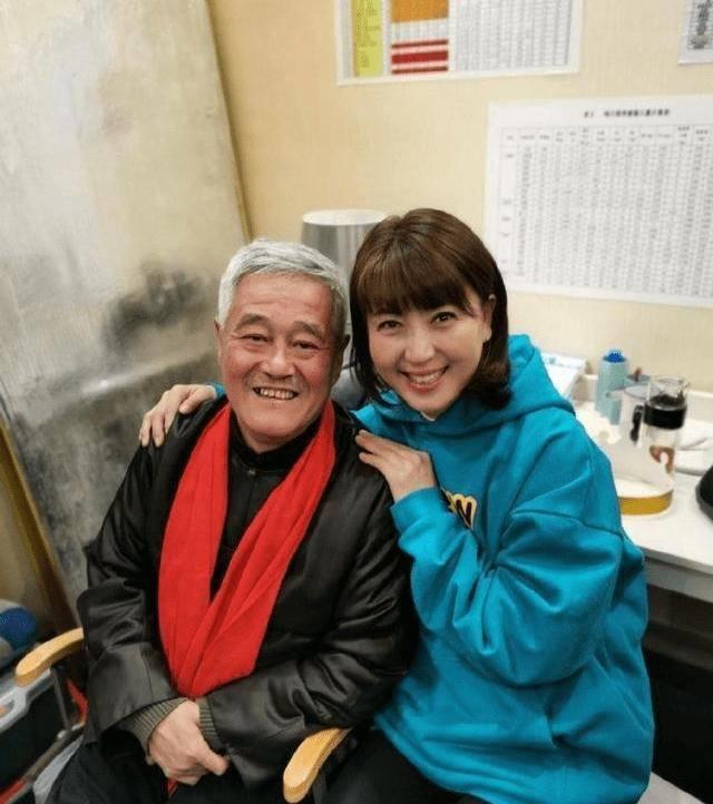 闫学晶儿子大婚,大批明星到场祝贺,恩师赵本山为何没有到场?