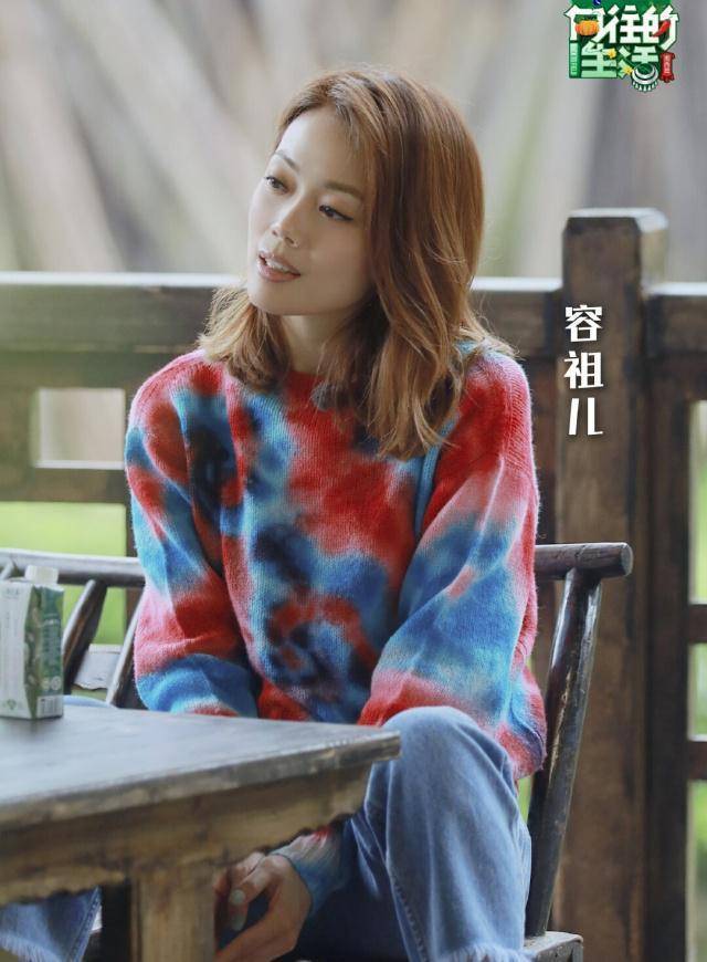 容祖儿近期衣品出人意料,布料一披就出门了_裙子_造型_身材