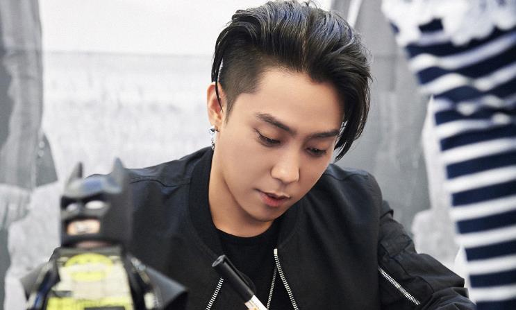 后来他开始做综艺,著名的综艺很多,像是《两天一夜》,《我去上学啦》