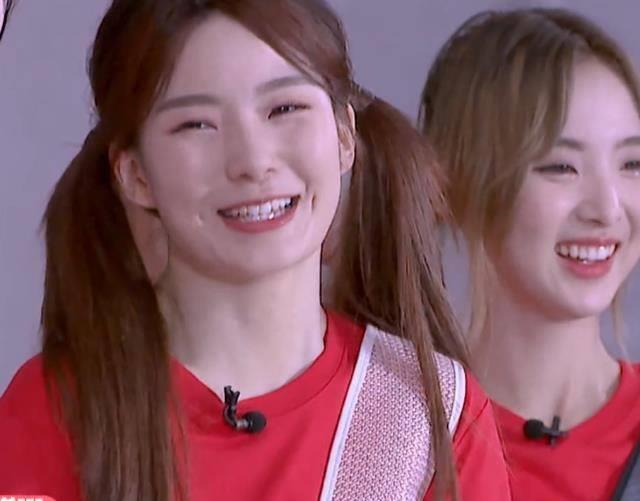 硬糖少女"互坑"张艺凡给陈卓璇瞎支招,陈姐却忽悠郑乃馨厉害了_射箭