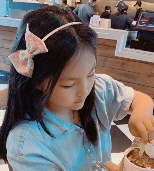 有种"整容"叫长大的王诗龄,变瘦后颜值出众,瓜子脸实力抢镜_节目_小