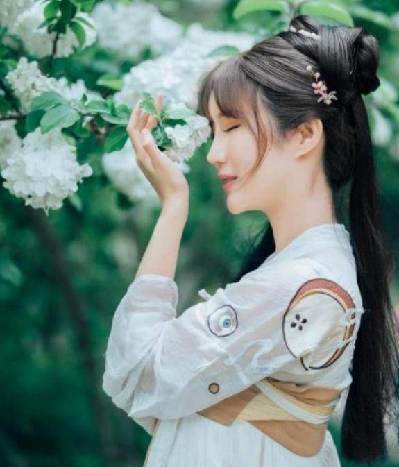 相伴,春暖花开你为我写菩萨蛮,夏热蝉鸣我为你读临江仙,即便岁月逝水