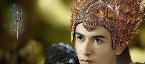 于正剧作造型雷人头上顶房子树枝和鹰,但却越看越精致?