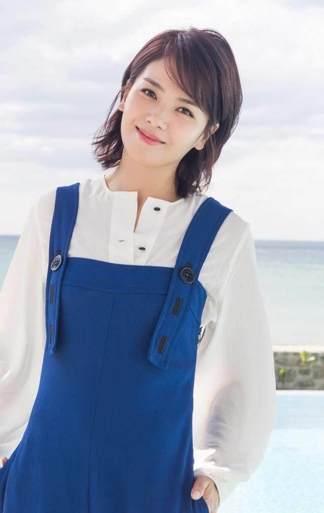 你觉得谁衣品更好_短发_女性_造型