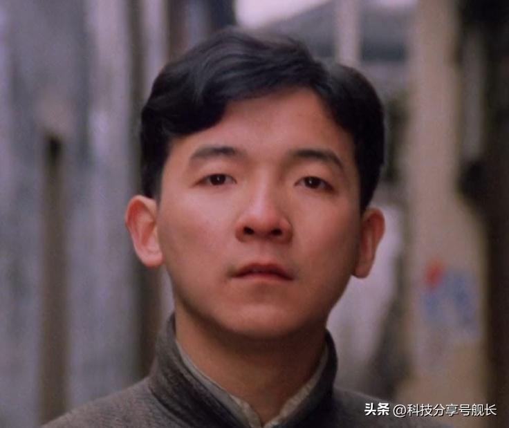 中扮演过多个角色,如《潜伏》中的秋掌柜和《封神榜》中的三公子伯安
