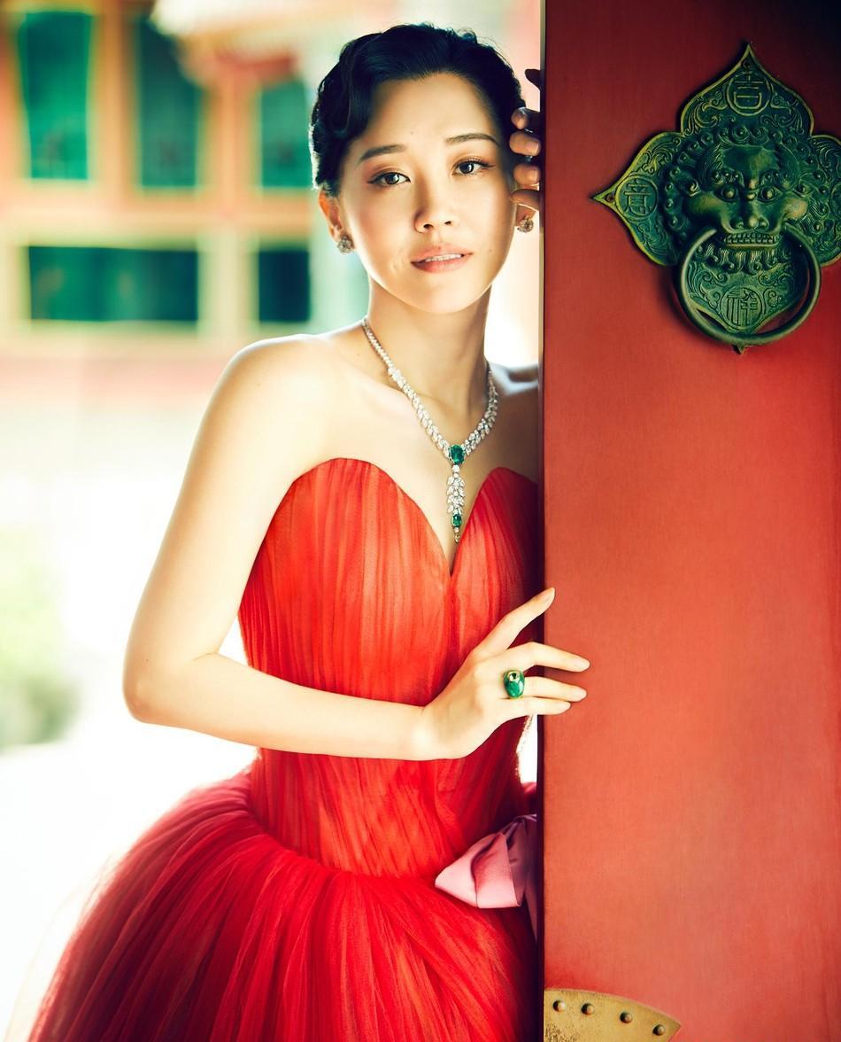 51岁的许晴夜跑,s型身材前凸后翘魅力四射,为何至今无人敢娶?