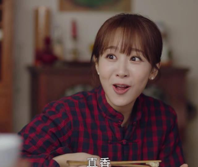 杨紫三次拒绝吃王俊凯炒的鸡丁炒饭,沈梦辰伸手投喂却光速大口吃