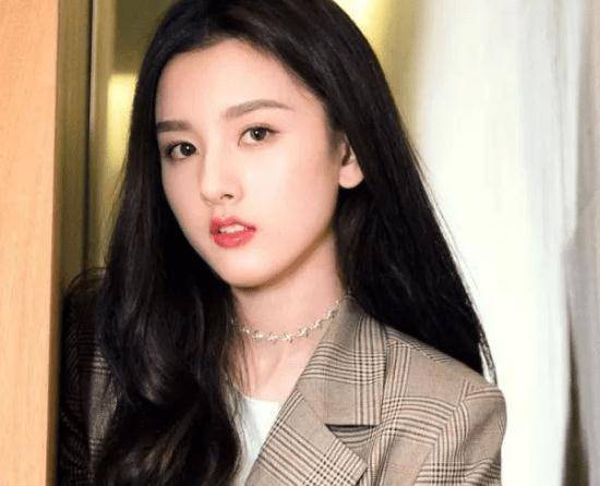 宋祖儿给杨幂做手机壳,陈伟霆为她演男主角_邓紫棋_生活_友情