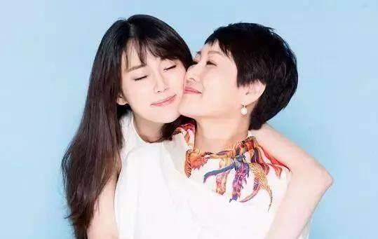 张凯丽全家生活照,神秘老公实力非凡,女儿好漂亮,气质甜美!