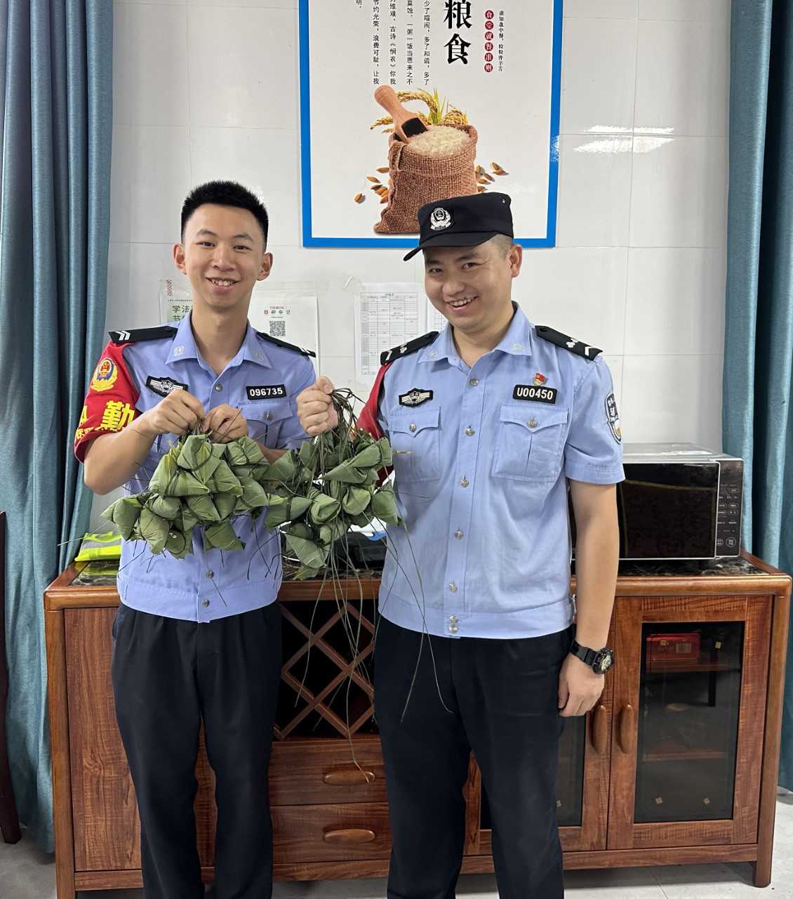 凤凰古城站派出所：粽香飘警营-凤凰城警察局