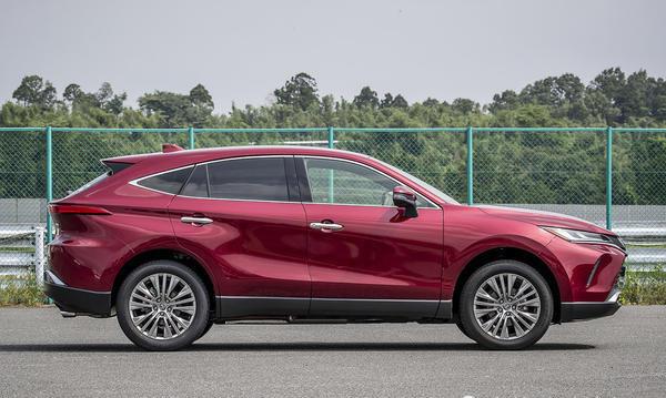 全新丰田Harrier（海利亚）实拍，外观很时尚，内饰很个性化_搜狐汽车_搜狐网