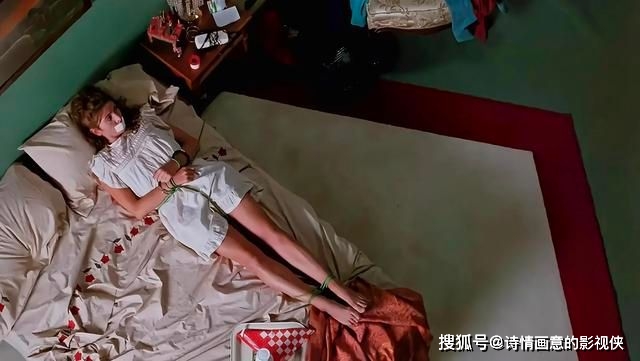 他的示爱方式是将玛丽亚绑架起来,让对方在这段被囚禁的日子里对他