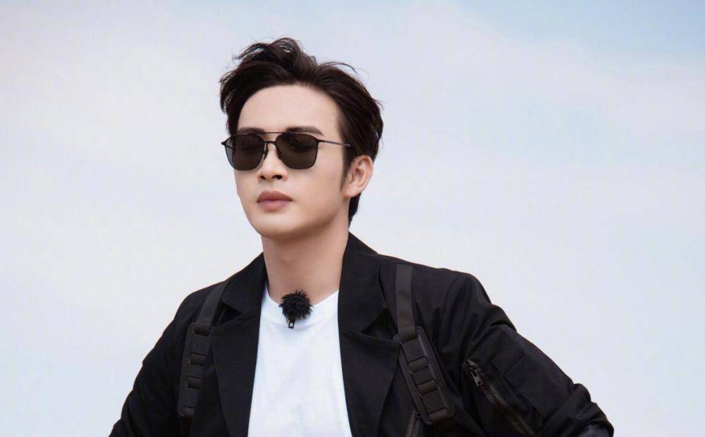 张彬彬被砸后一脸懵,观众笑了,但黄明昊是真的怕了_何洛洛_小贾_关联