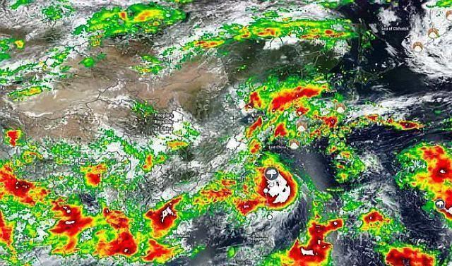 16级台风玲玲"风眼"宽27公里,15号"法茜"紧随其后_风速_风暴_西北