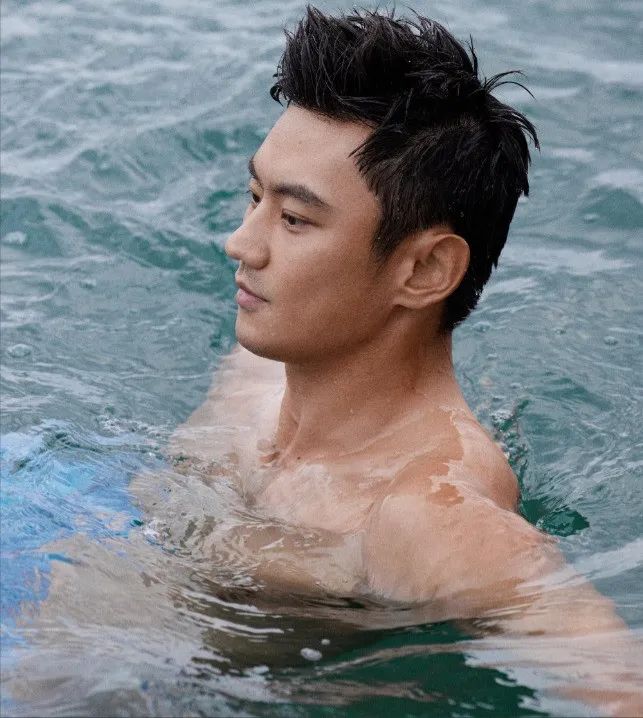 宁泽涛7月最新男色写真,黑皮肌肉腹毛太性感了!_身材_魅力_退役