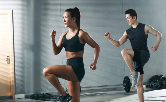 努力锻炼身材,不是因为在意别人的目光,而是喜欢身体轻盈的状态_运动