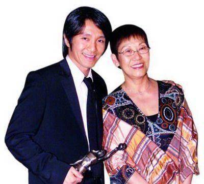 很多网友都说凌宝儿是周星驰未婚的罪人,前面提到凌宝儿极度讨厌娱乐