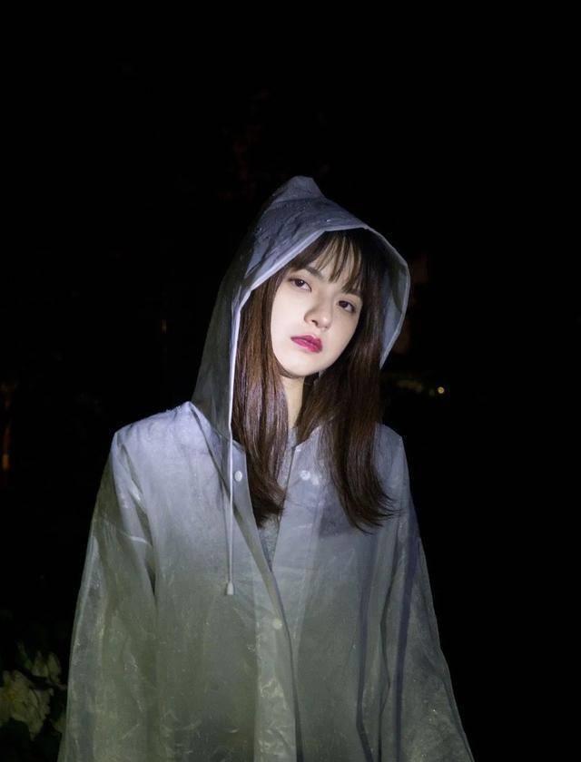 ""2个都嫌不够啊!"_时尚_关睿怡_理性