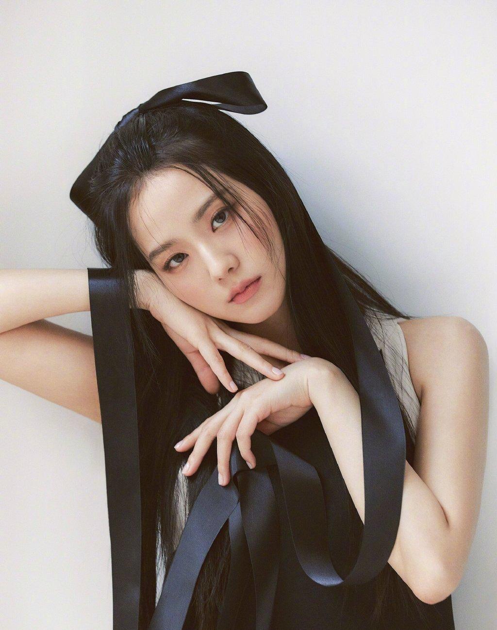 金智秀拍出时尚写真,白色洋装裙清纯淫荡,清纯如白纸_气质_经典_设计