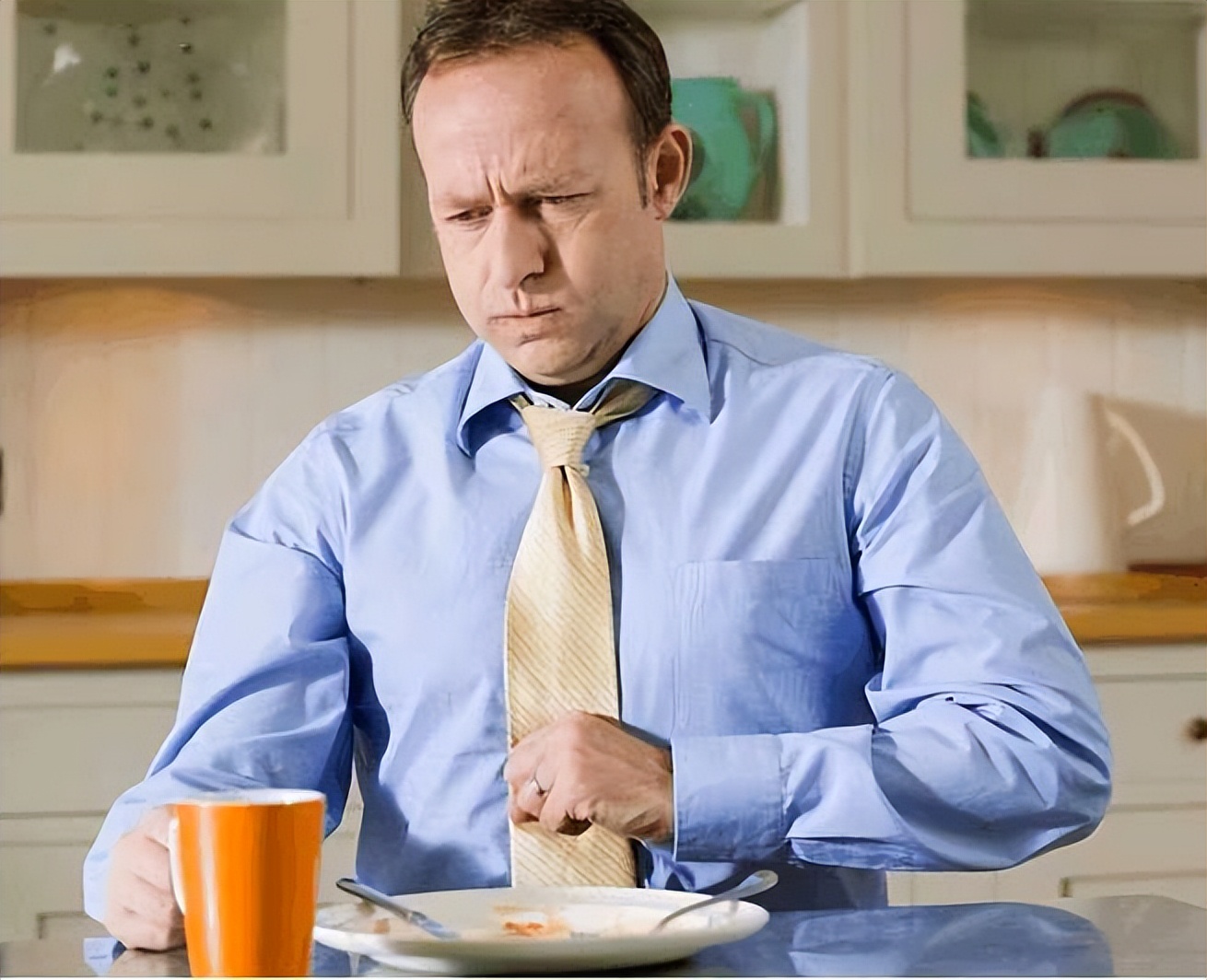 42岁男子食欲不振,尿黄,小便成"小黄人",怎么回事?_症状_发展_肝脏