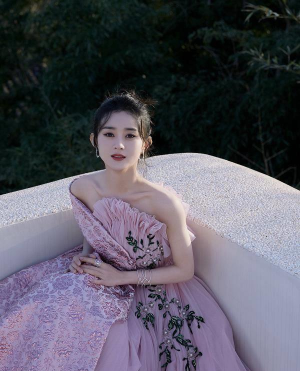 赵丽颖是绝佳的,从来没有人吐槽过她的演技,不过作为河北廊坊出生的一