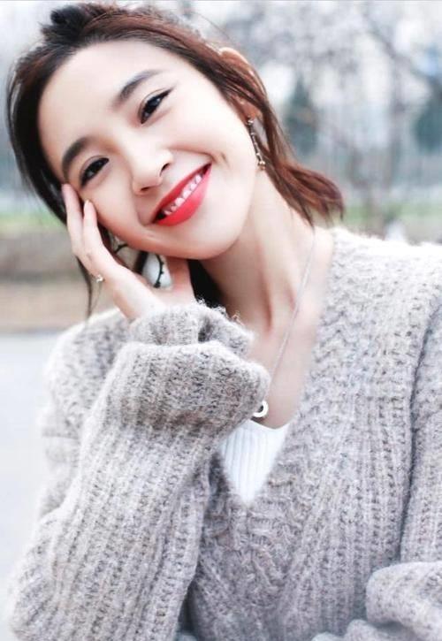 张若昀唐艺昕大婚,井柏然抢到捧花给马思纯,网友好像发现了什么_婚礼