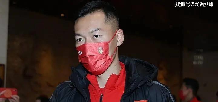 经过2场热身赛,男足11强亚运会首发阵容基本确定,巴顿接任,吴曦换新星