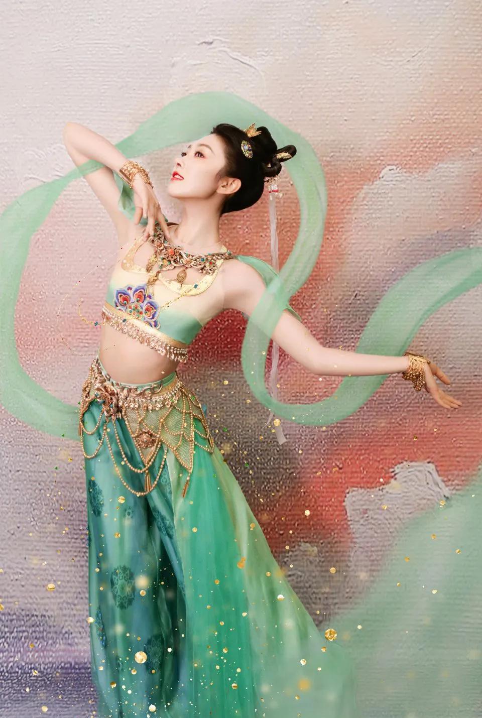 若 惊 鸿,婉 若 游 龙"宛如嫦娥宣璐舞姿好美被宣璐跳舞给惊艳到了!