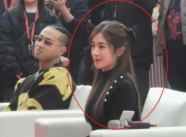 跟沈梦辰生图上热搜,状态也是没谁了_张含韵_显得_年龄