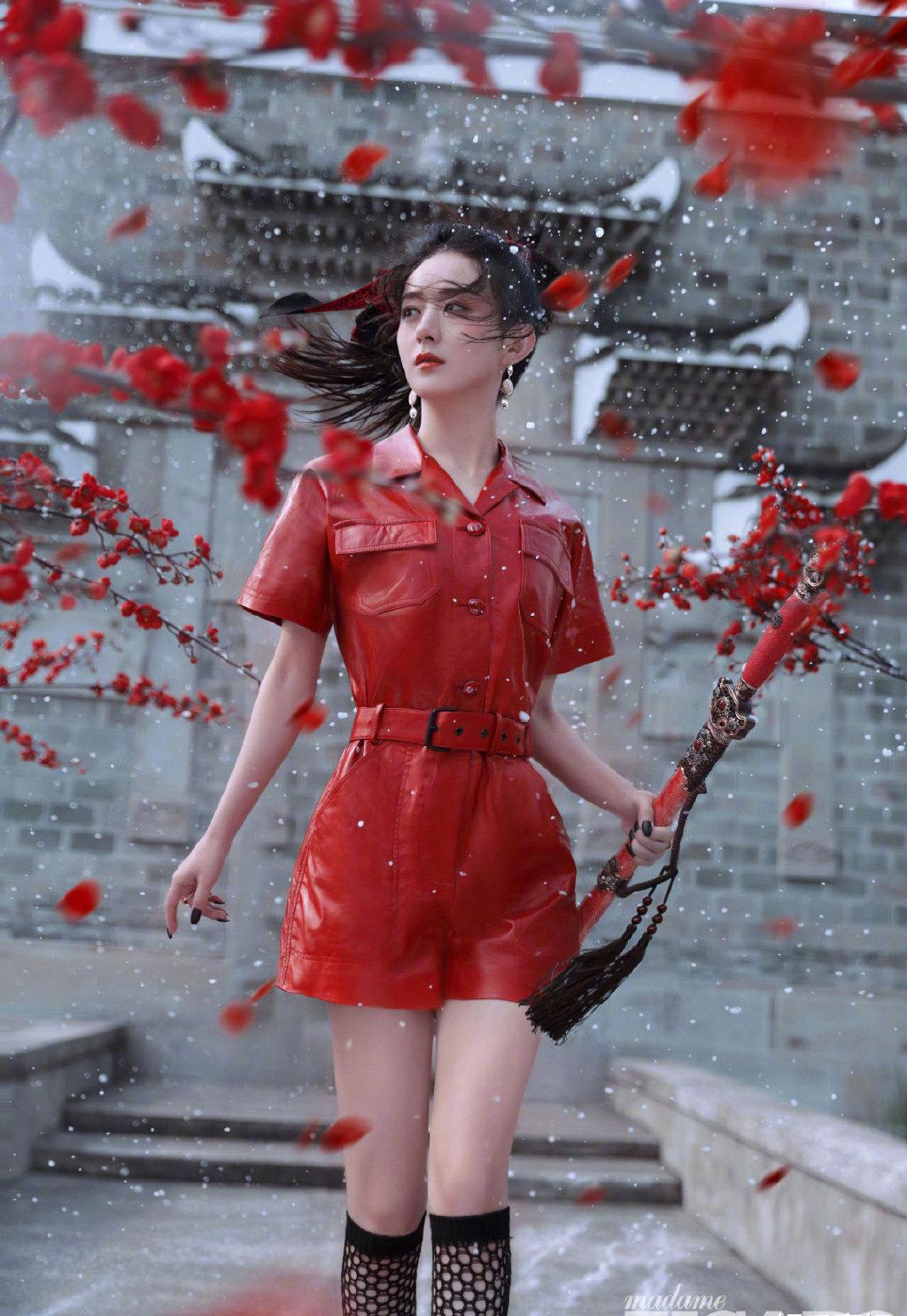 赵丽颖《madamefigaro费加罗》封面大片,演绎出东方气质_绮丽_梦境