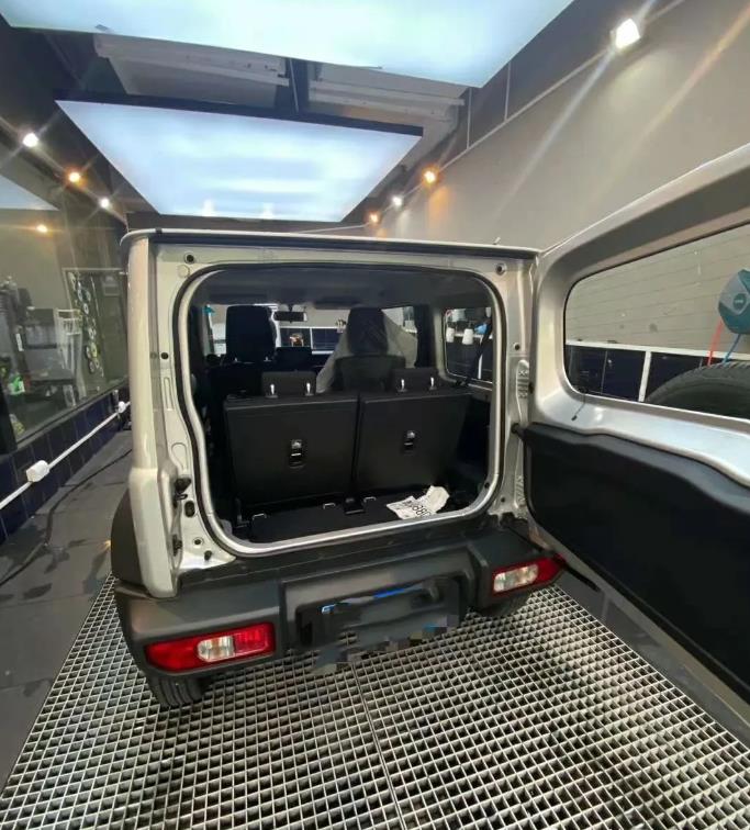 落地31万,国内首提2021款铃木"吉姆尼",网友:看不明白!