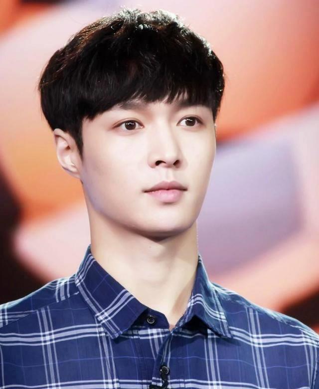 张艺兴的脸是小绵羊还是大灰狼?_脸型_五官_造型