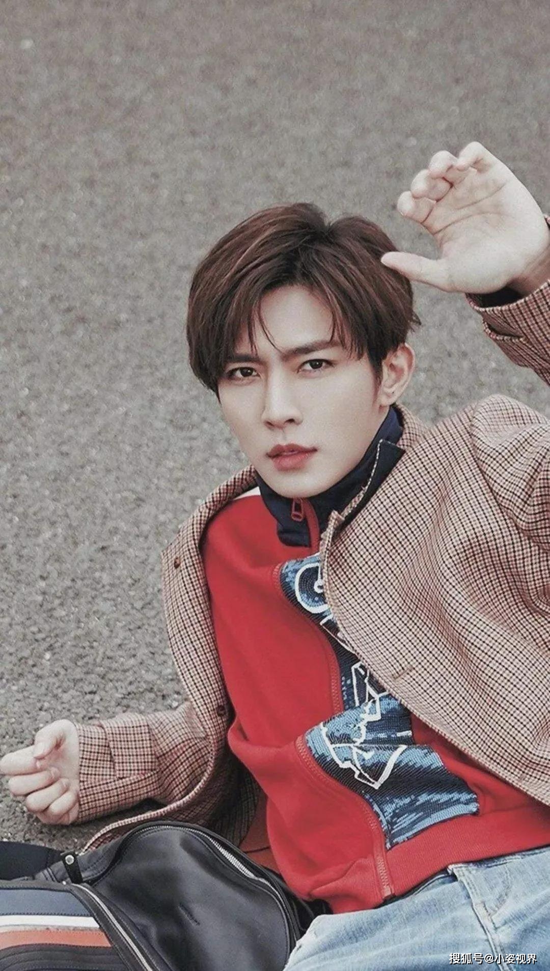 炎亚纶承认与16岁少年发生关系,称影片是修手机时流出去的,辰亦儒成