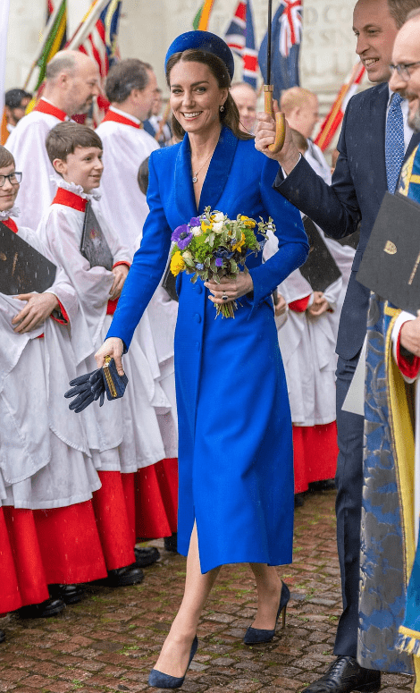 一身皇家蓝亮相巴黎,贵气度堪比王室王妃_金建_贵族_效果