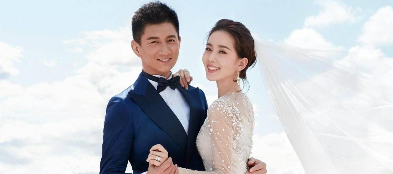 朱一龙,刘诗诗《亲爱的自己》路人拍摄剧照,画面太甜蜜,好幸福_电视剧