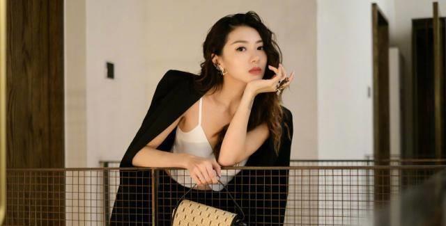 郑恺前女友高调现身!