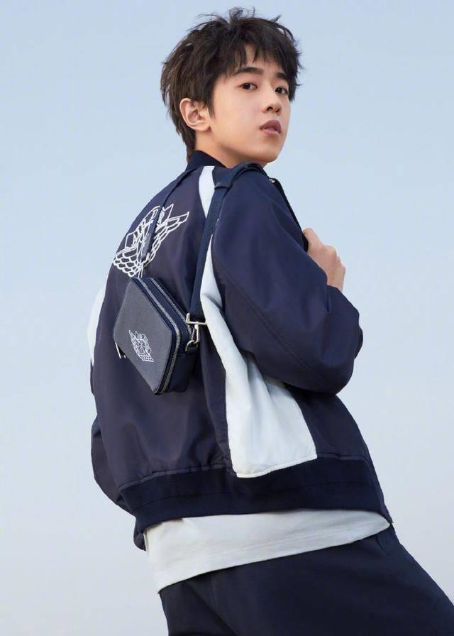 周杰伦上脚dioraj1!自称「全亚洲最速上脚」!_明星_张雨绮_示范