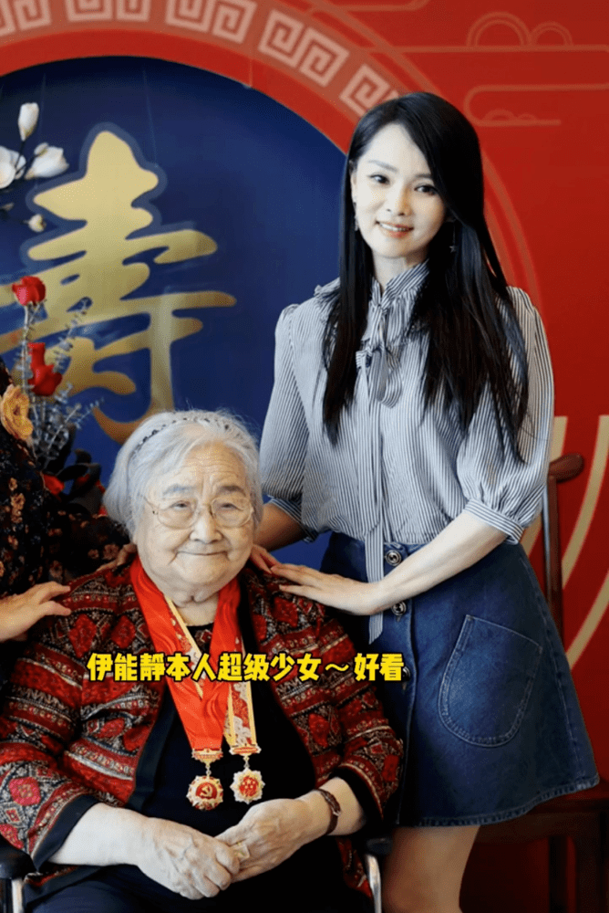 衬衫配牛仔裤清新减龄,与前夫儿子也来了_秦昊_生日_奶奶