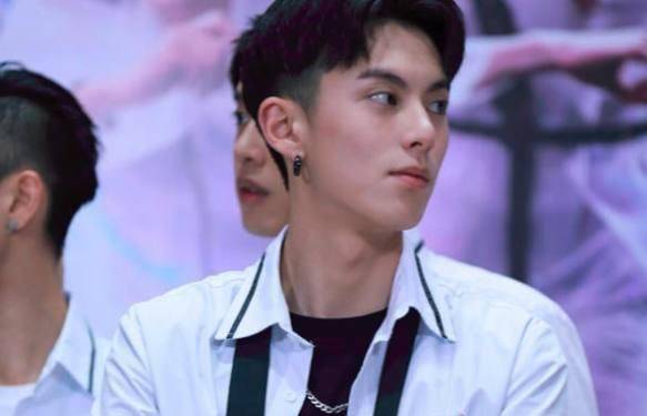 沈月新作《流星花园》与众美男谈情说爱,网友:胡一天怎么看?