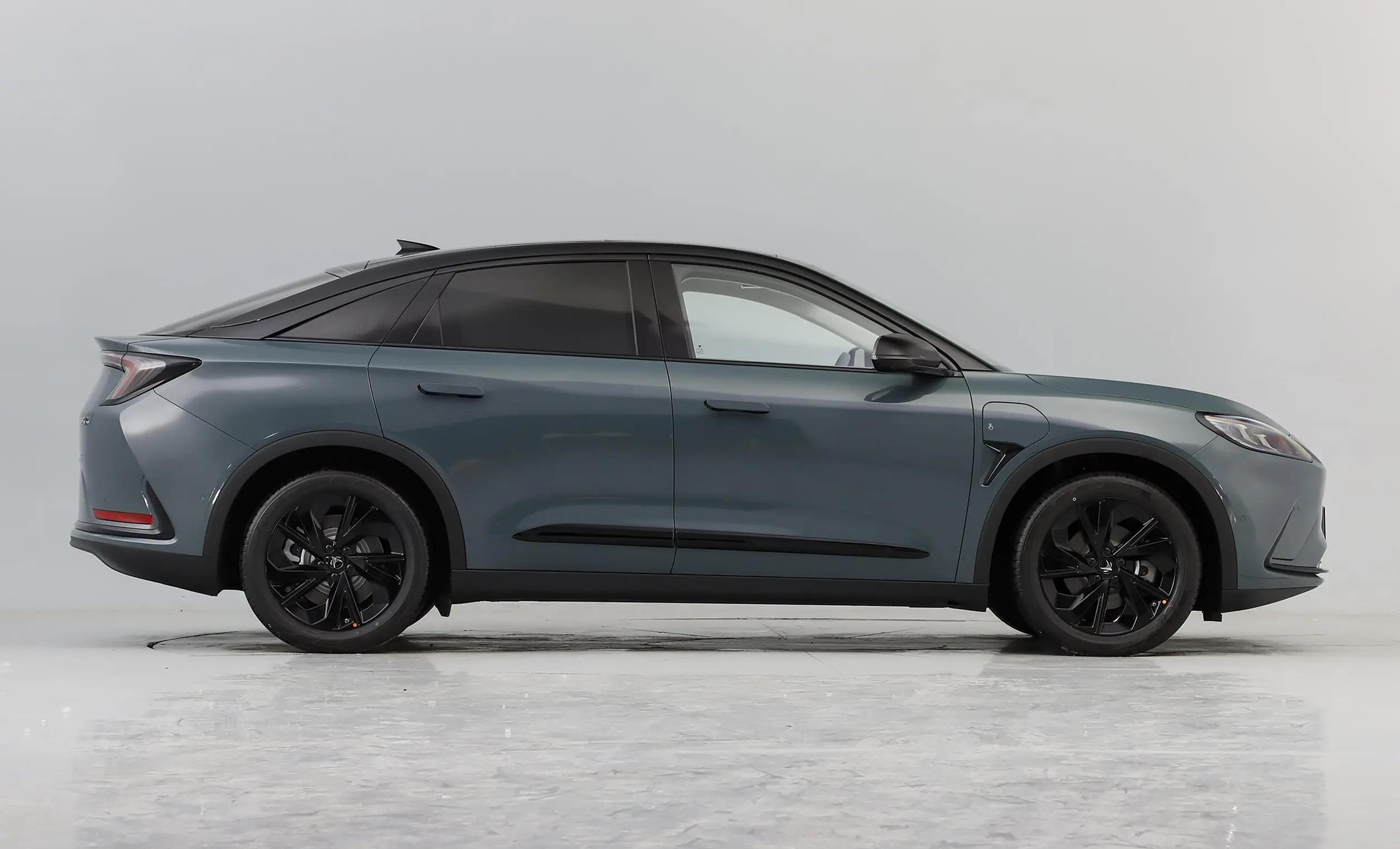 2023粤港澳大湾区车展:极狐阿尔法s森林版上市,18.98万起售