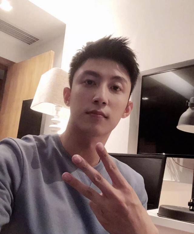 沈月团队公开杠胡一天,某综艺想请两人合体,被双方团队狂吐槽?