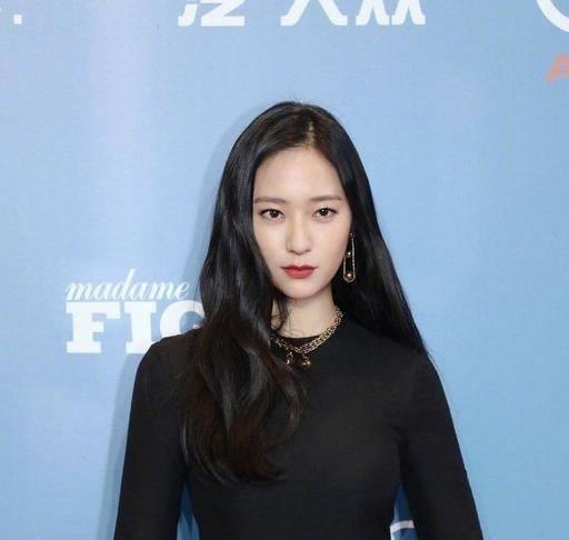 郑秀晶创4上热搜了?到底是怎么回事?_官宣吧_美女_气质