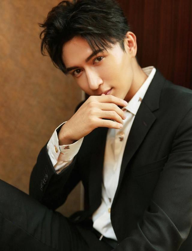 帅哥_肌肉_居来提