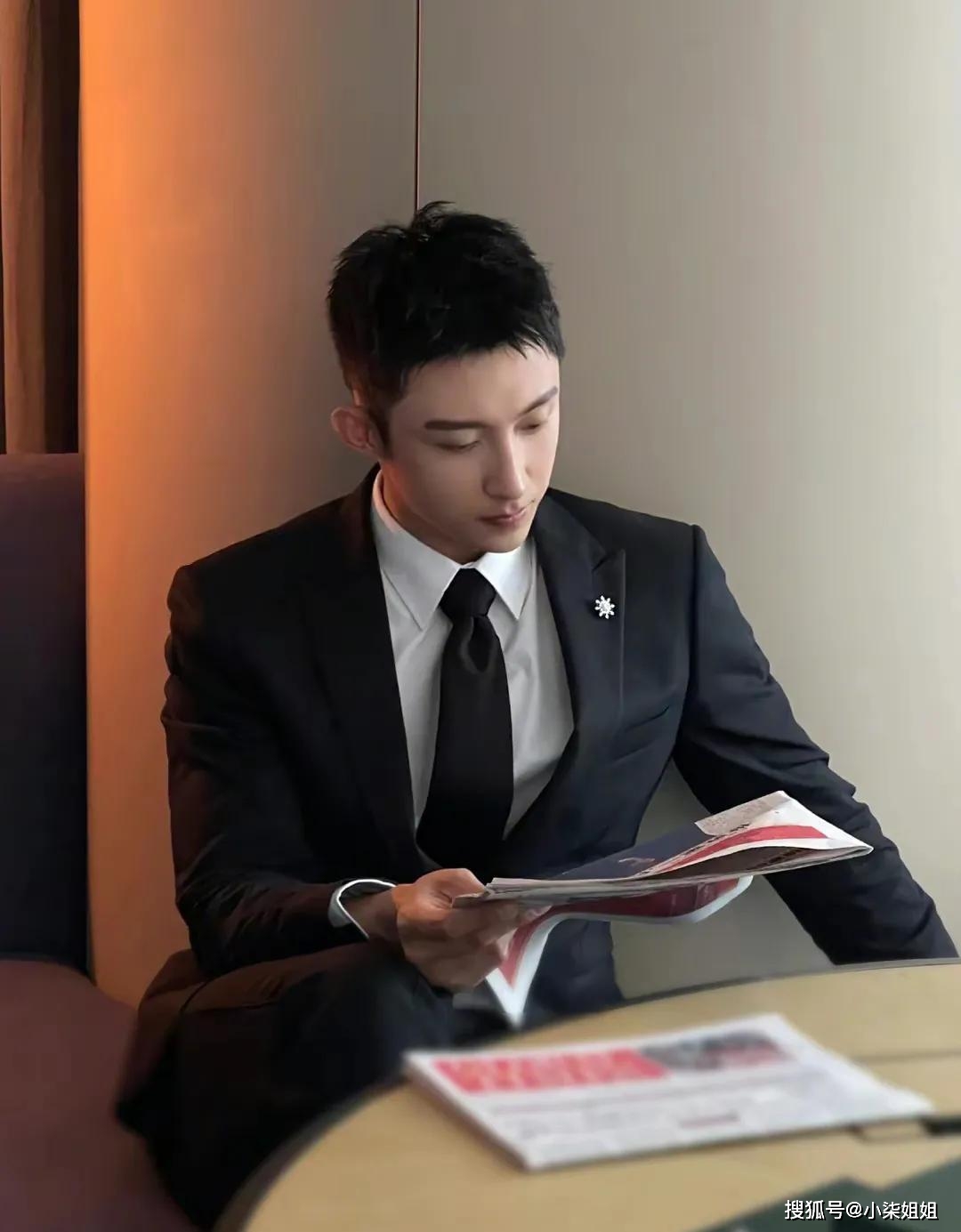 黄景瑜和王雨馨的"网络连续剧"迎来大结局.发文时间令人深思.