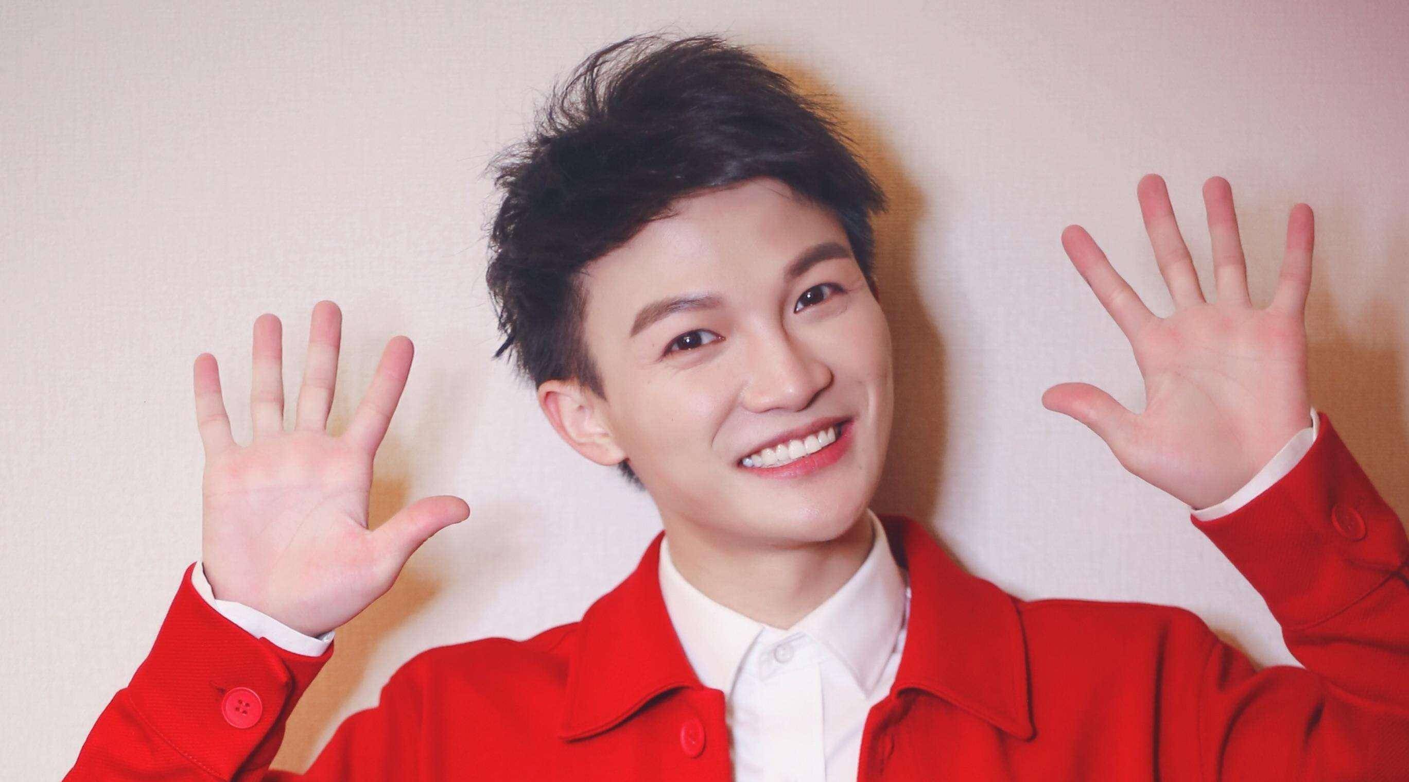 带着的玫瑰给我们看达尼亚,我是看青春环游记二入坑周深的第一遍的