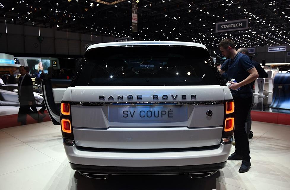 "路虎揽胜"推双门版,全球限量999台,售价380万,内饰太豪横!